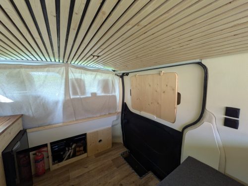 Escampette trafic L2H1 intérieur bois van aménagement