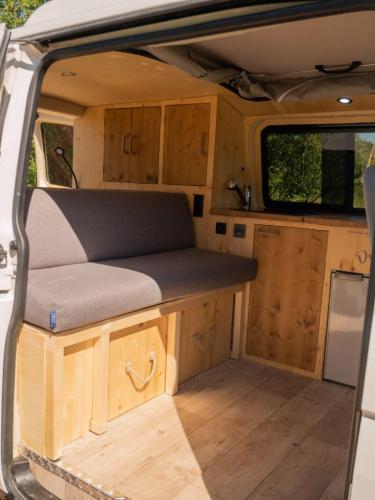 VW-T5-Van-Amenage-Fourgon-Amenagement-Escampette-St-Agnan-Bourgogne-Saone-Et-Loire